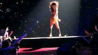 Stars dance tour 2013: selena gomez - naturally