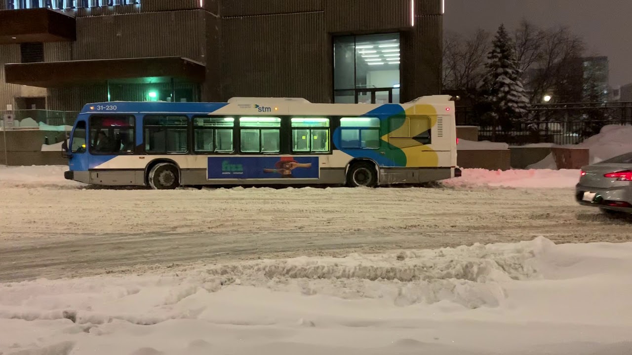 MONTREAL CITY BUS STUCK IN SNOW - YouTube