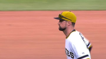 MIL@PIT: Walker, Mercer turn a tough double play