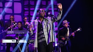 Video thumbnail of "Leon Bridges Performs 'Bad Bad News'"