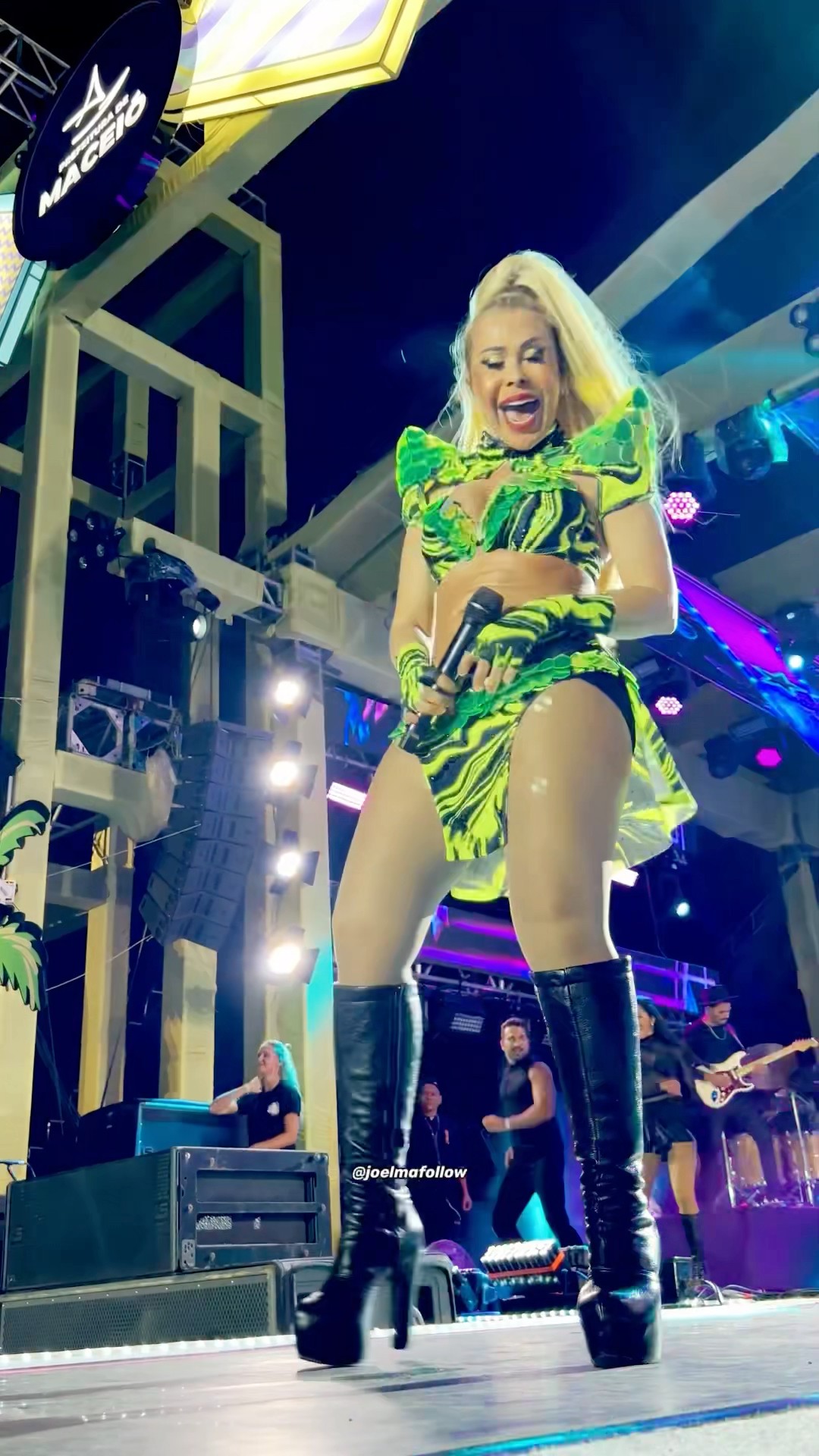 Joelma soltando agudos poderosos na canção Cheiro do Pará