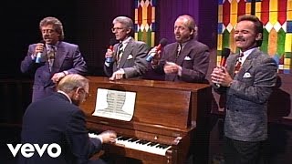 Bill & Gloria Gaither - Leaning on the Everlasting Arms [Live] ft. The Statler Brothers chords