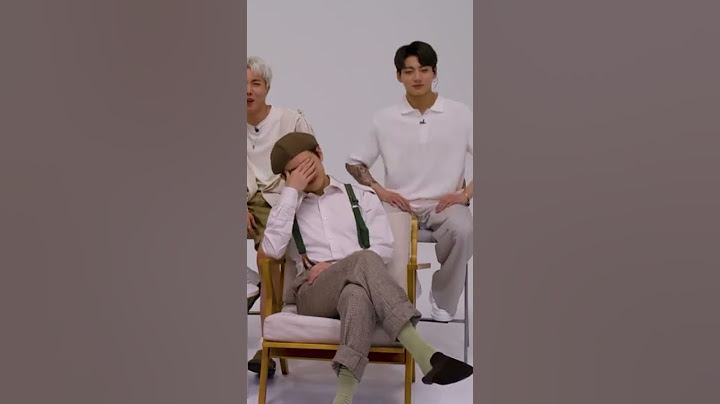 jimin turned around when Jimmy shows them old photo of BTS wearing sunglasses at Jimmy Fallon Show