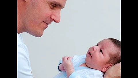 ¿Cómo se vincula un padre con su recién nacido?