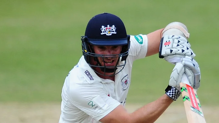 Klinger century revives Gloucs, Sussex v Glouceste...