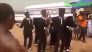 Cenaze töreninde halay cenaze dansçılar birazda gülelim oynak cenaze Resimi