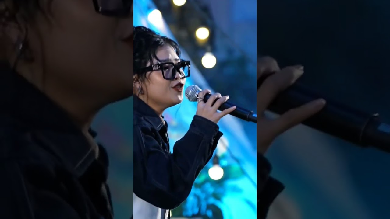 Có lẽ là nỗi buồn này em nên mang theo hết đi 