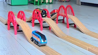 Train Race: Gold vs Red vs Blue | Which Train is Faster? 🚂