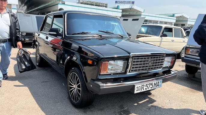 Zinadan qarshi rus it uslubi porno Rossiyalik xotinlar o‘z erlarini oshiqlarining xo‘rozlarini so‘rishga majburlayotgani aks etgan porn