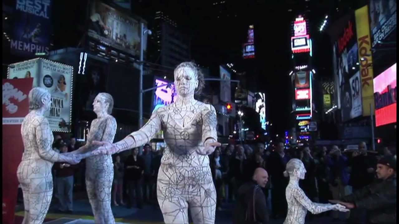 Verónica Peña, Performance Mirror Eyes, Spain Art Fest'10, Times Square, NYC