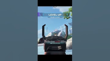 Precision in Motion: Apex Legends Player