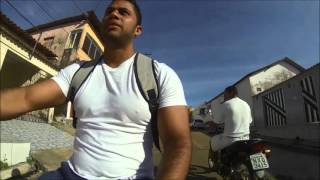 Jayron Brown Indo Para O Trabalho
