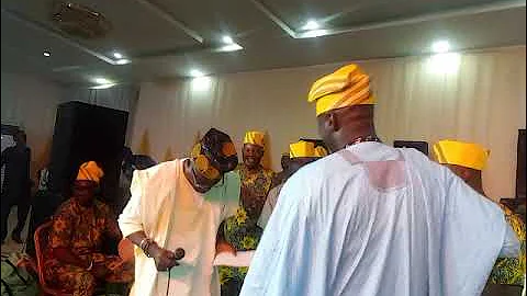 WUNMI OLABIMTAN DANCING ON HER FATHER'S BURIAL WHILE ADEWALE AYUBA SINGS FOR HER