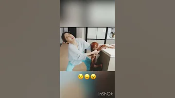 بنت كوريه تشتري اخطبوط للاكل 