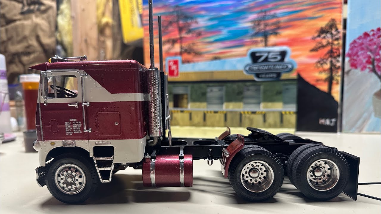 自動車 amt 1/25 WHITE FREIGHTLINER CABOVER White Freightliner cab over by AMT 1/25 scale. - YouTube