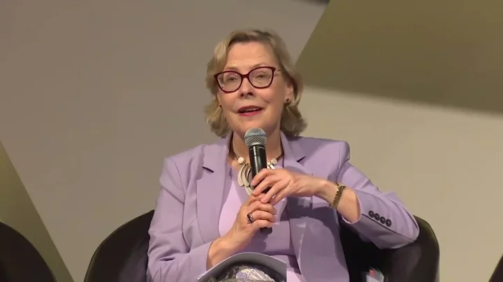 Lights and Shadows of the Multilateral Scientific Collaboration