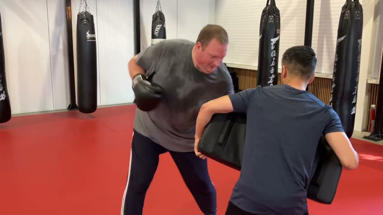 Kickboksles van Jordy bij Tom’s kickboksen