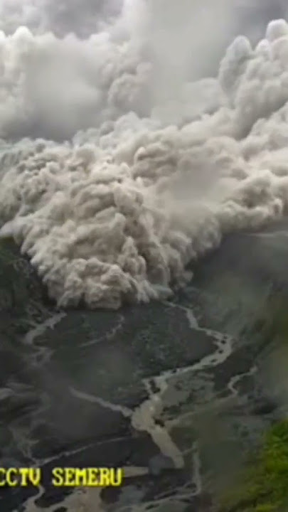 30 Detik Penampakan Semeru Saat Erupsi