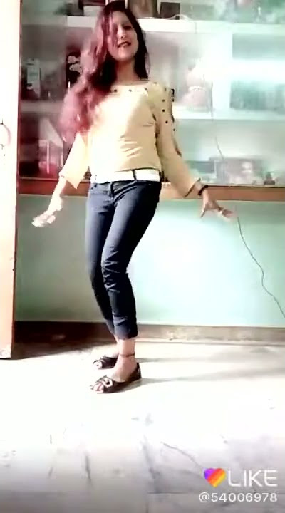wow !!!!!!!!!! look these girl dance live on bigo and like india awosme beauty must watch 2018