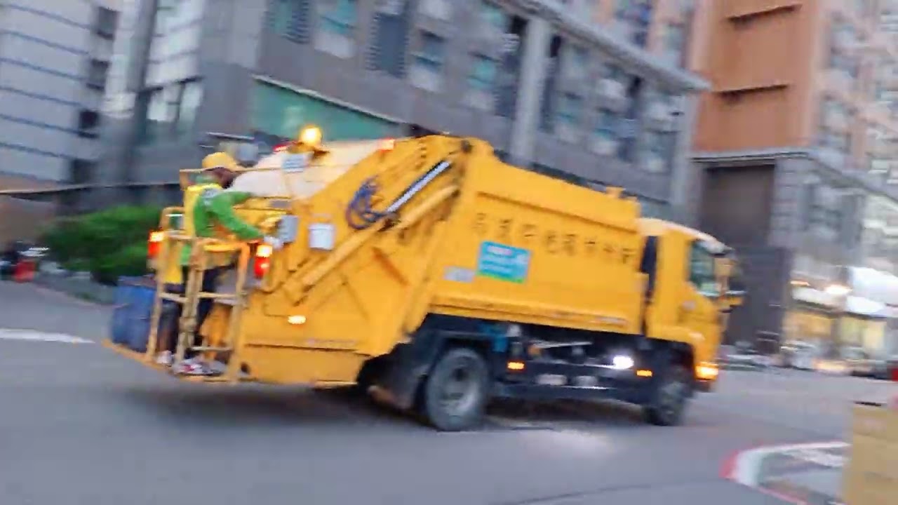 【#垃圾車 】新竹市環境保護局垃圾車：KES-6560、回收車：KEK-5671