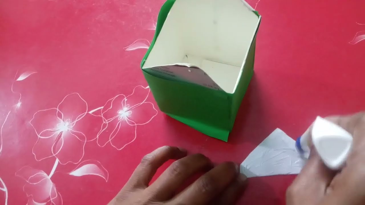 Cardboard se banaye mini Dustbin