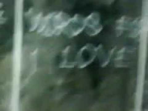 მოზარდებმა მიწისქვეშა გადასასვლელის კედელი სასიყვარულო გზავნილისთვის გამოიყენეს