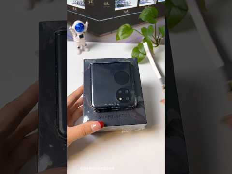 This Flip Phone Changes Everything! 🔥 Unboxing the Future #shorts