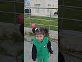 لماذا تفعل ذلك مع الطفلة الصغيرة  