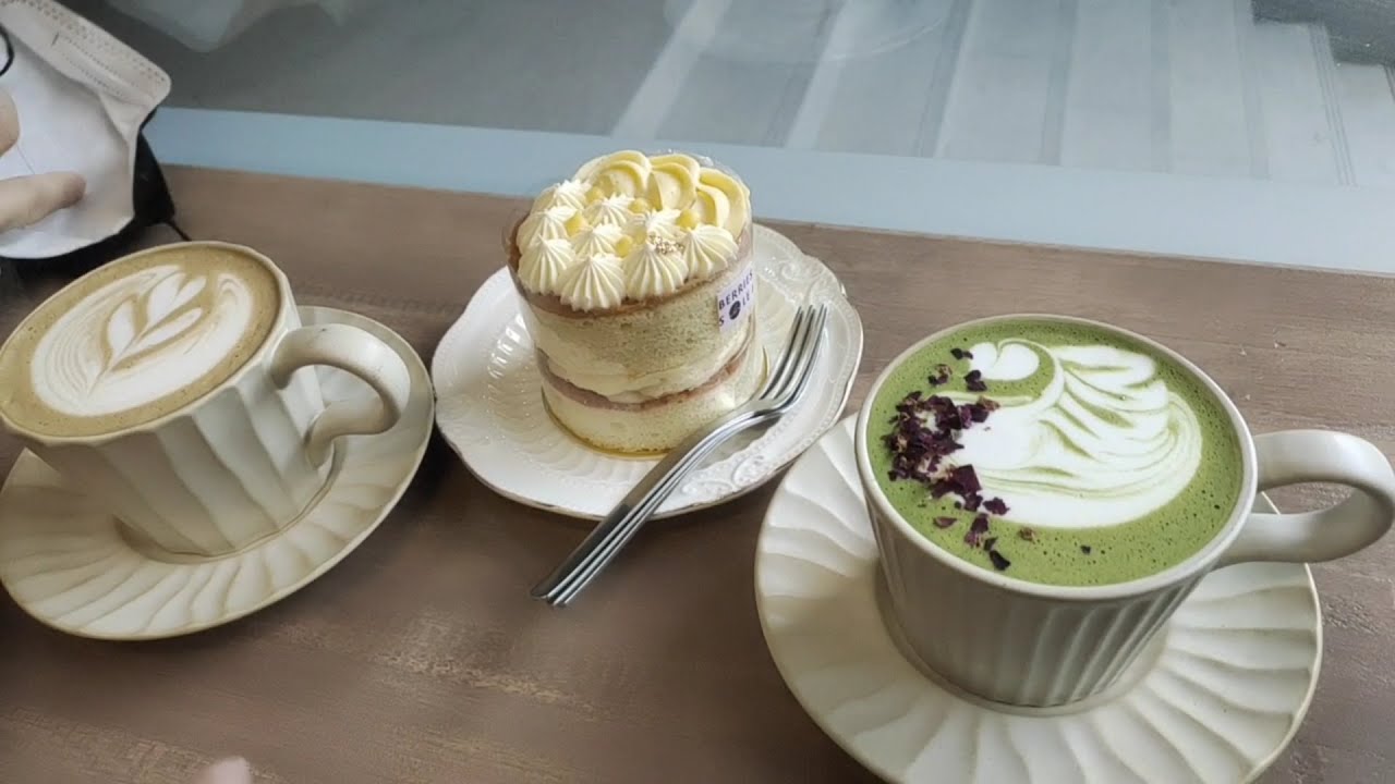 First Time Visiting Le Berries CafeGaya Street YouTube