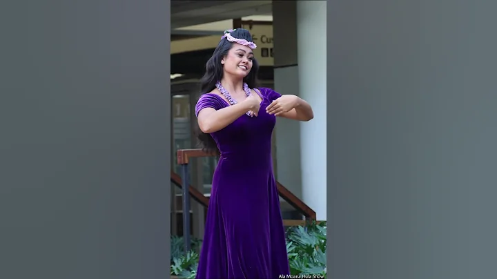 Muʻumuʻu + Hula = Hawaiian Beauty Free Show at Ala Moana💐 #HulaDancers #AlohaSpirit #AlaMoanaHula