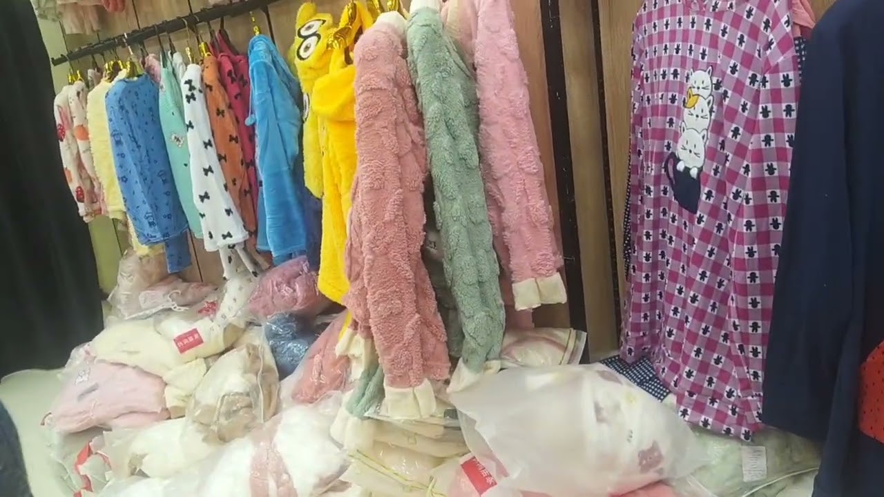 محلات عصام من أجمل الألبسة النسائية الشتوية🧕🧕🧥👑