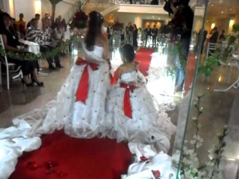 vestido de florista branco e vermelho