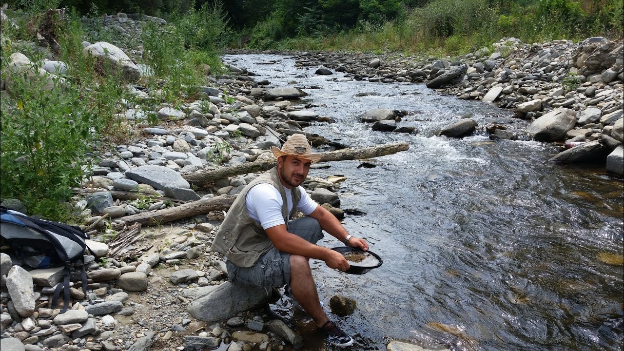 METALDETECTOR ZOEKER OP ZEE KNOKKE  STRAND