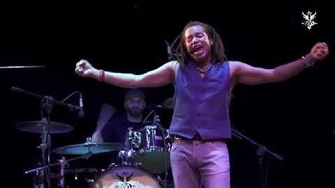 19 Holding On To You - Live in Milano, Estate Sforzesca 2018