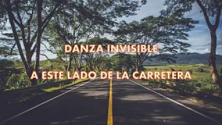 Video thumbnail of "Danza Invisible - A este lado de la carretera (letra)"