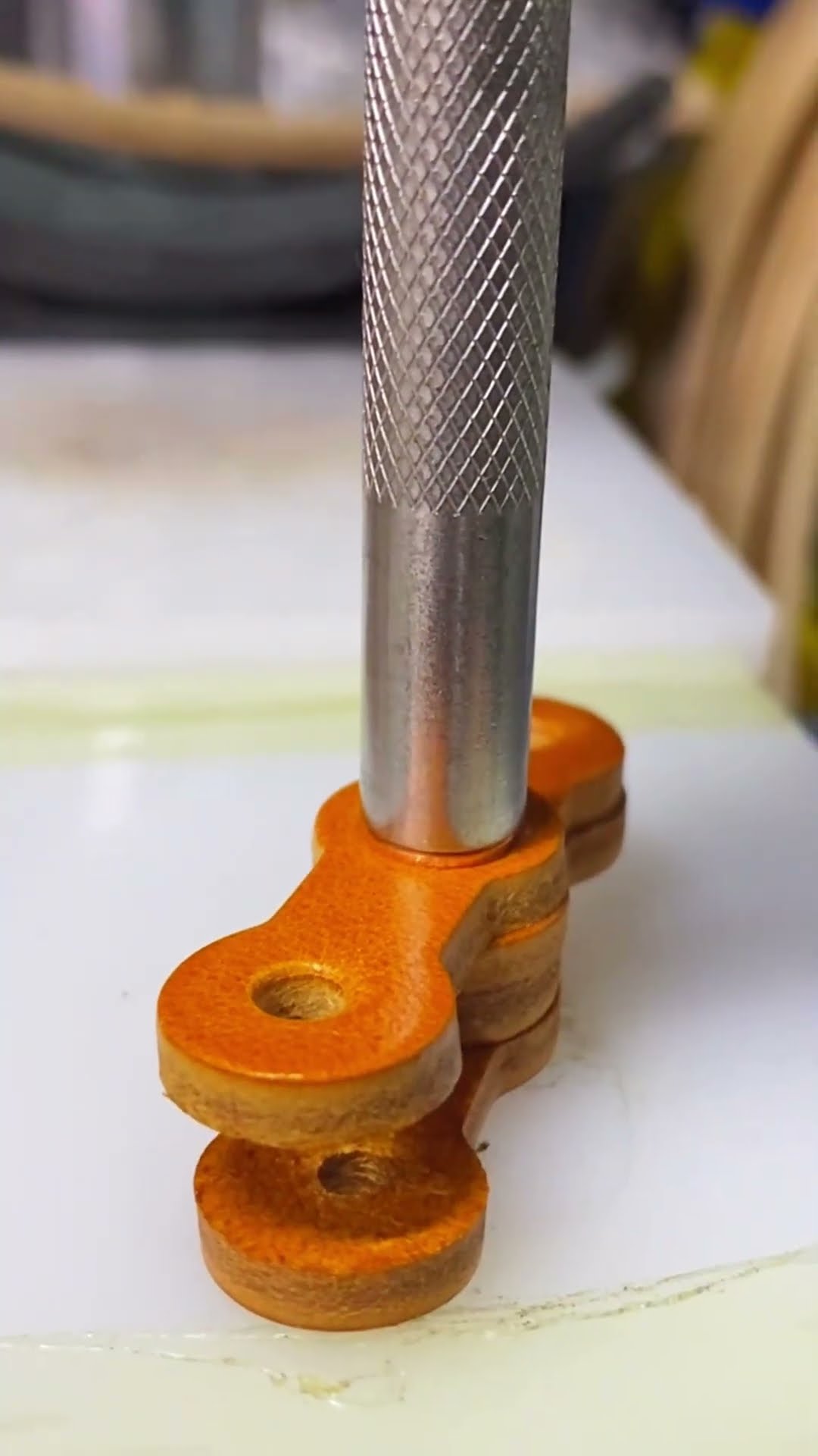 Leather chain mounting rivet process- Good tools and machinery make work easy