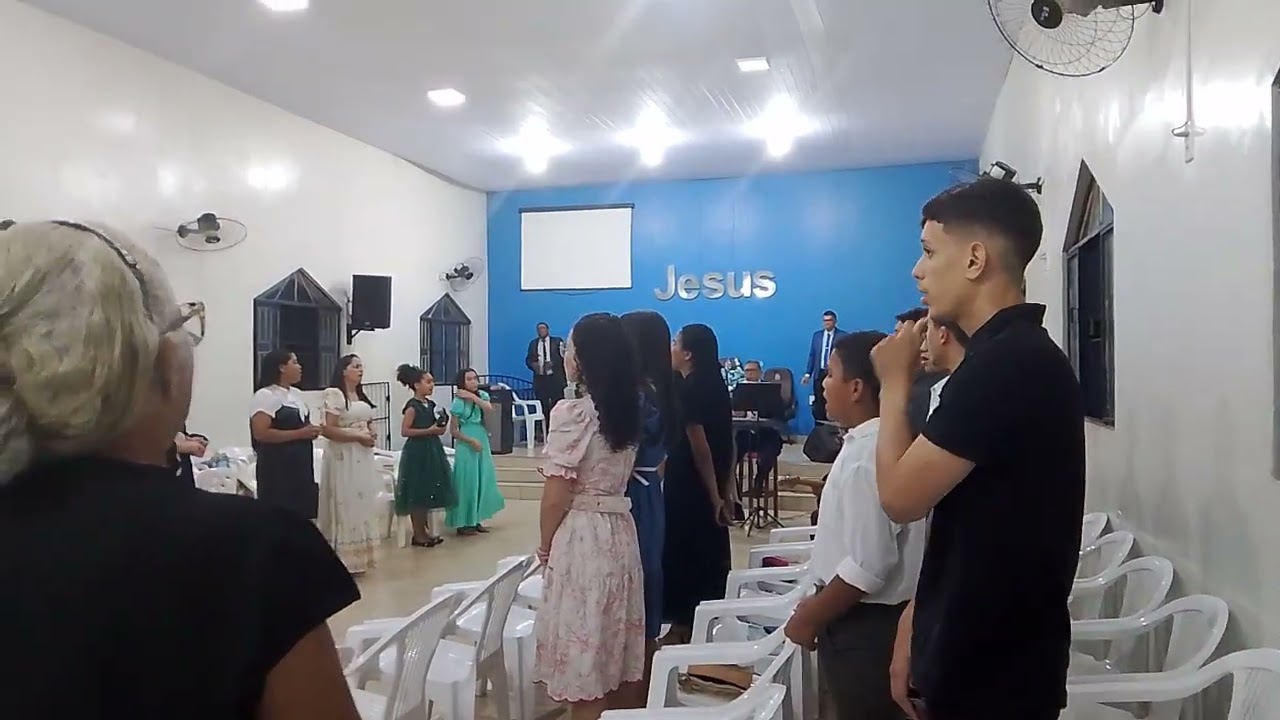 PASTOR GESIEL MENDES CANTANDO DEUS DE PROMESSAS