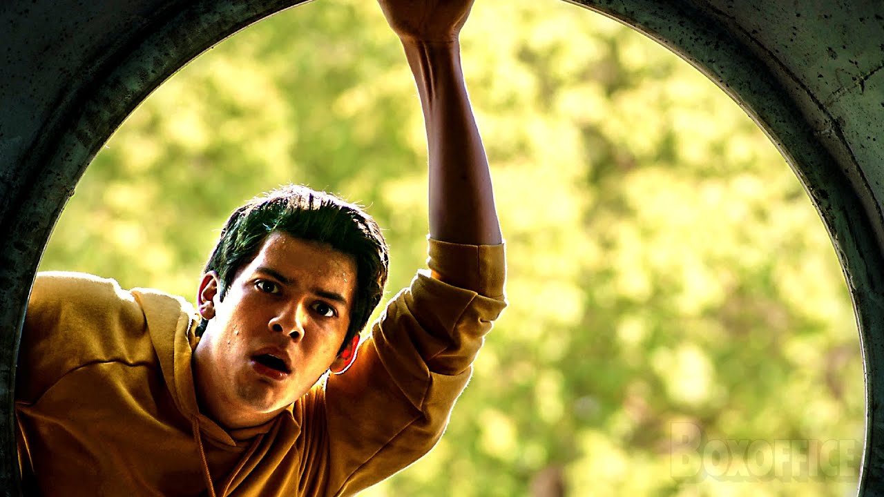 L'entrainement dans... UNE BETONNEUSE | Cobra Kai | Extrait VF