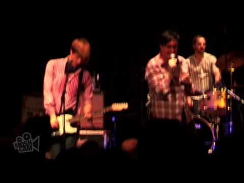 art-brut---i-will-survive-(live-in-sydney)-|-moshcam