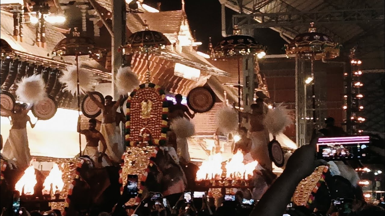 ഭഗവാൻ ഗ്രാമപ്രദിക്ഷണത്തിനായി പുറത്തേക്കിറങ്ങുന്നു #guruvayur#kulapradhikshanam#viralvideo