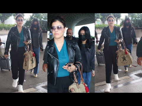 Mom & Daughter Love💗 Nysa Devgan & Kajol Devgan Travel together as they were spotted at Airport 😍💖📸