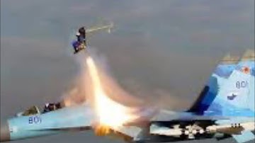 Tại sao phi công lại nhảy dù