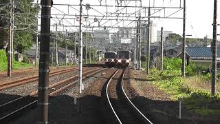 ２２１系普通と２２３系８両新快速　長岡京駅到着と通過