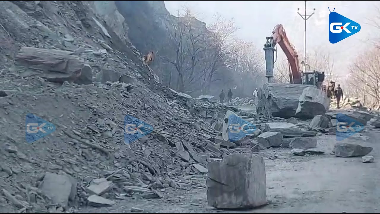 Из-за участившихся оползней автомагистраль Барамулла-Ури стала опасной для автомобилистов.