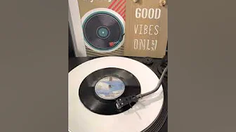 Andrew Gold - Thank You For Being A Friend ( Vinyl 45 ) From 1978 . Andrew Gold - Thank You For Being A Friend ( Vinyl 45 ) From 1978 .