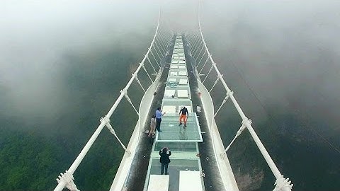 Jembatan kaca tertinggi di dunia 