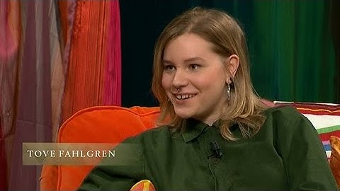 "Jag blev kär i en tjej - hon kom ut som kille" - Malou Efter tio (TV4)