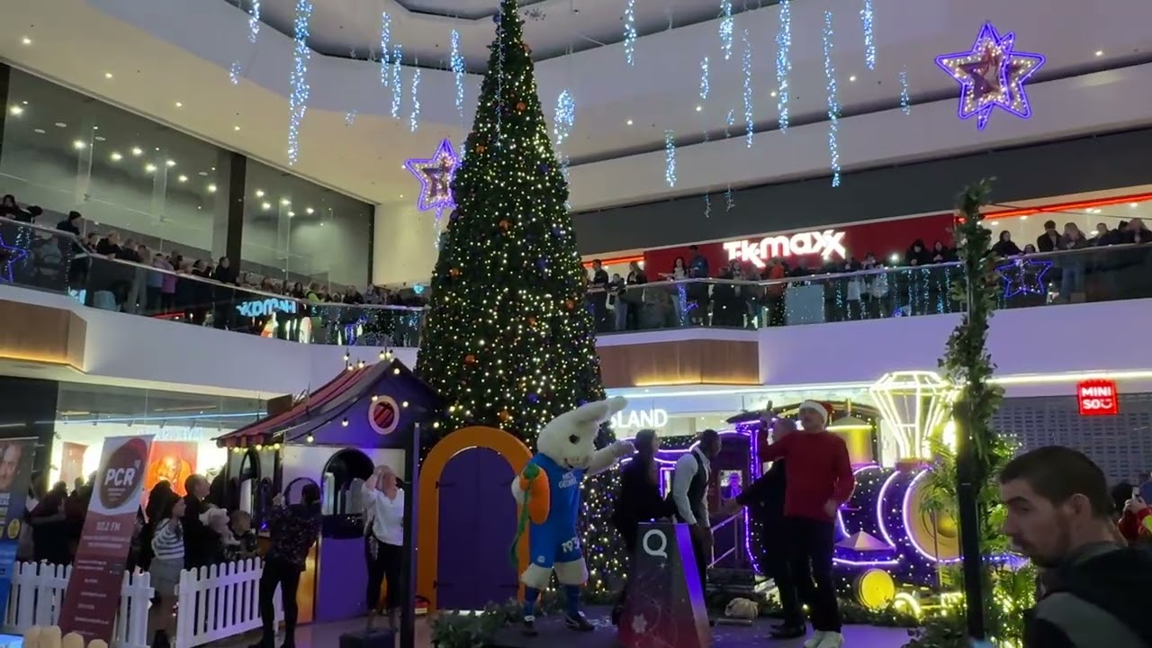 Queensgate Christmas Lights Switch-On 2025