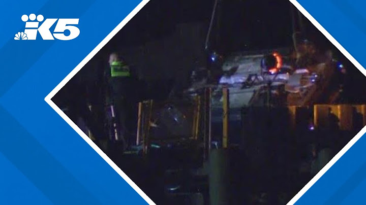 2 people dead, 3 injured after car drives off Edmonds ferry dock trying to elude deputies