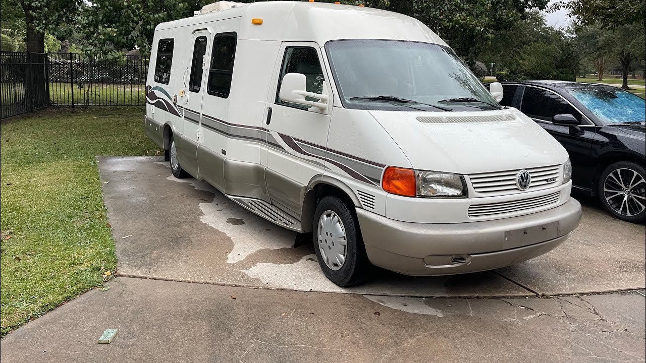 2000 VW Winnebago Rialta RV 22QD. Before the remodel. YouTube